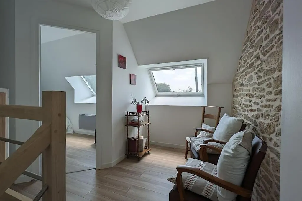 Peaceful Retreat In Traditional Stone House Pluvigner