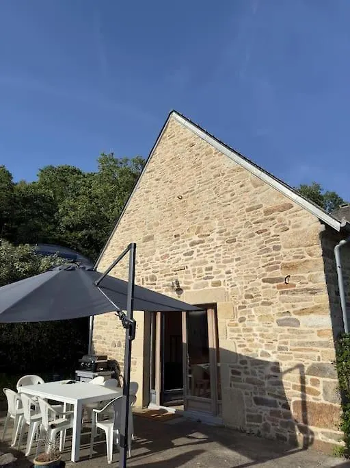 Peaceful Retreat In Traditional Stone House Pluvigner