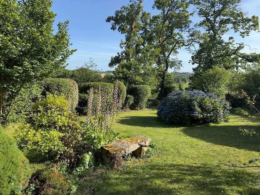Peaceful Retreat In Traditional Stone House Pluvigner