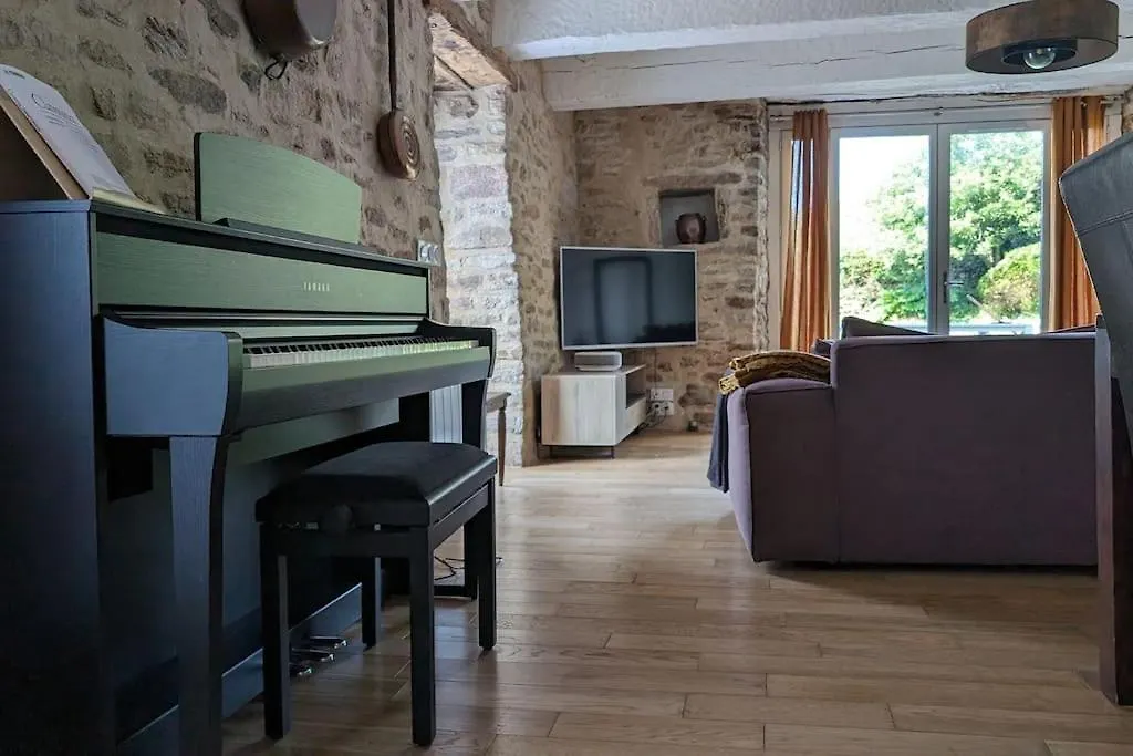 Holiday home Peaceful Retreat In Traditional Stone House Pluvigner