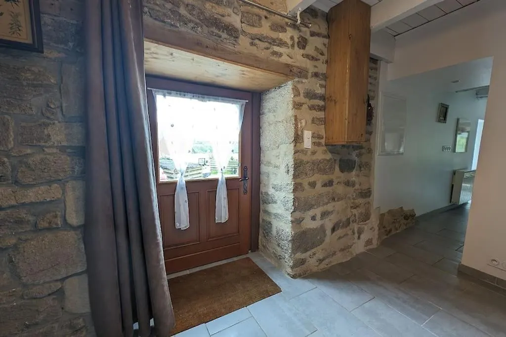 Holiday home Peaceful Retreat In Traditional Stone House Pluvigner