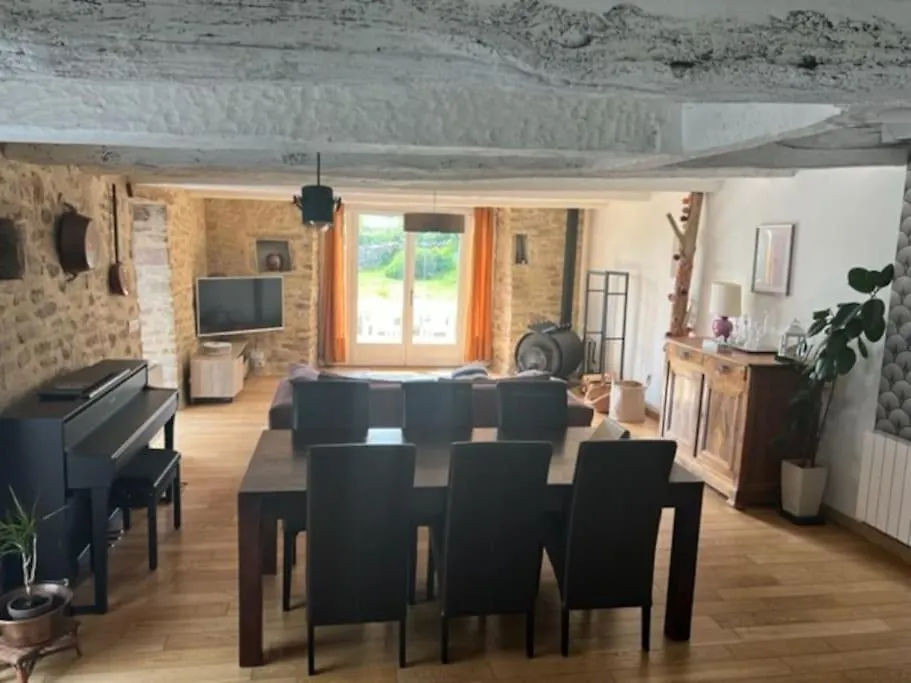 Peaceful Retreat In Traditional Stone House Pluvigner