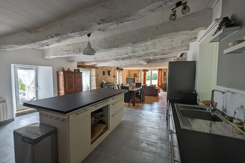 Peaceful Retreat In Traditional Stone House Pluvigner Holiday home