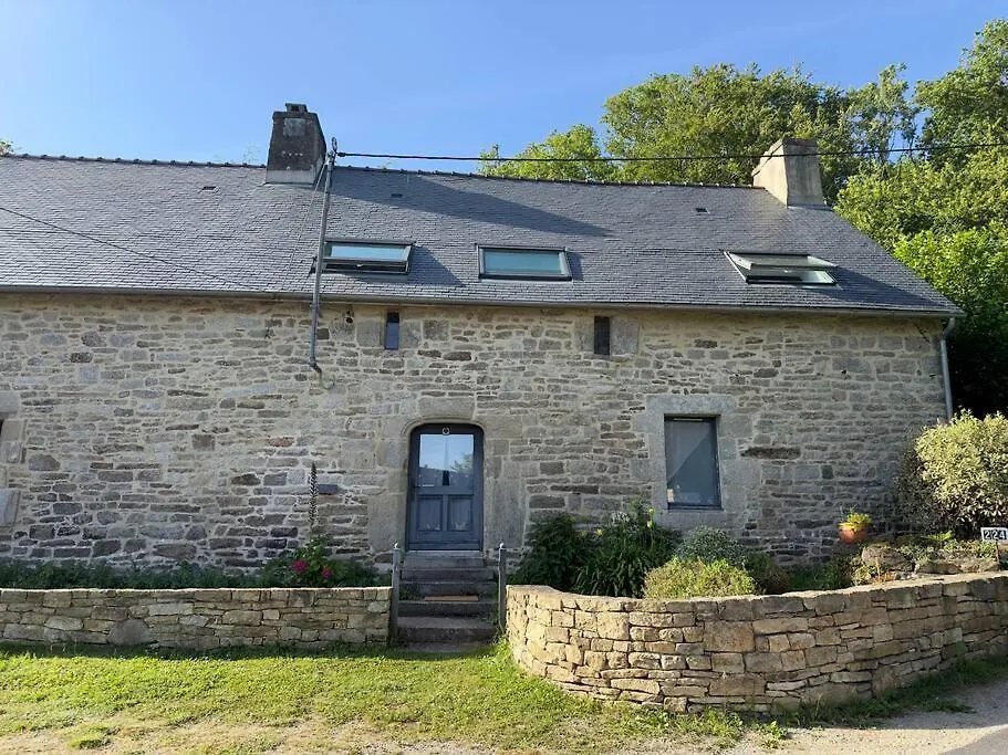 Peaceful Retreat In Traditional Stone House Pluvigner